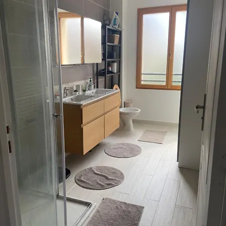 Holiday home Maison A 10 Min A Pieds Du Rer La Reine *